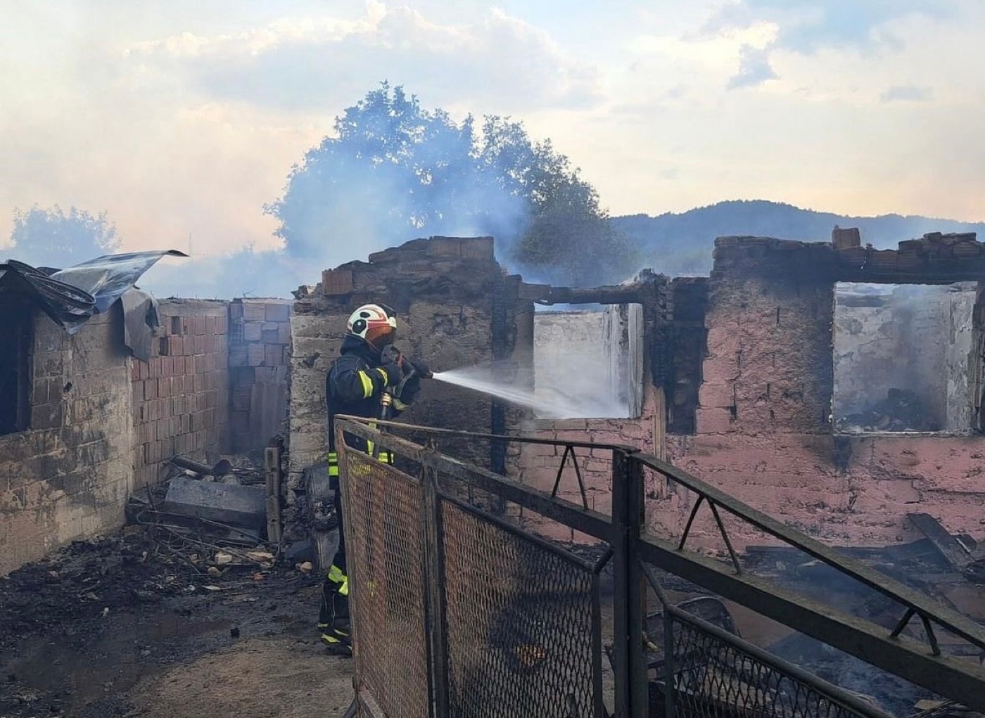 Fondacija Volonteri Crne Gore donirala 800 evra porodicama čije su kuće izgorele u požaru